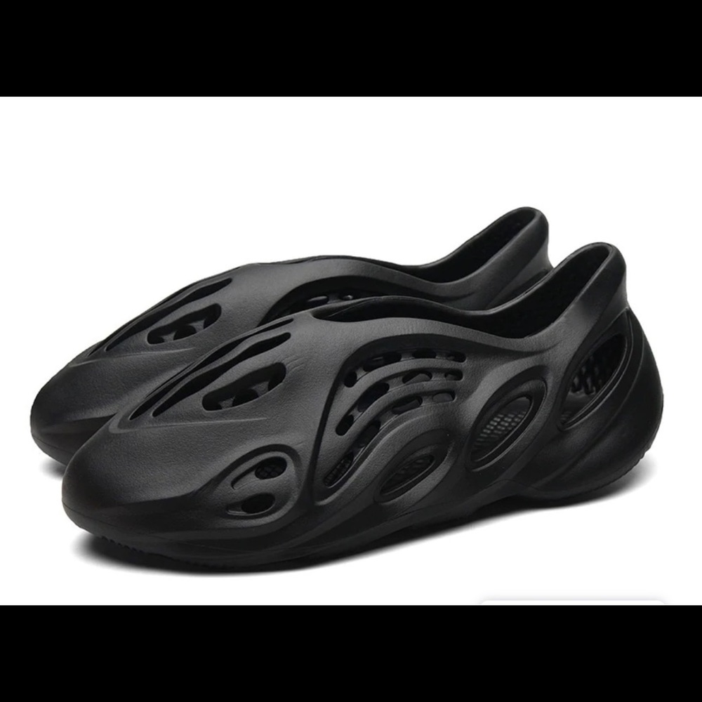 COMFORT YZ FOAM RUNNER SIZE 10 MENS Black